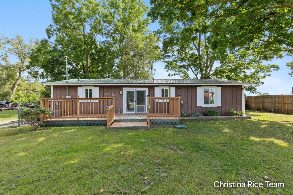 15133 2nd Street, Winfield township