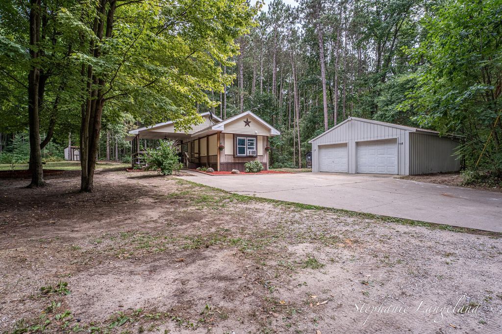 7972 S 192nd Avenue, Greenwood township