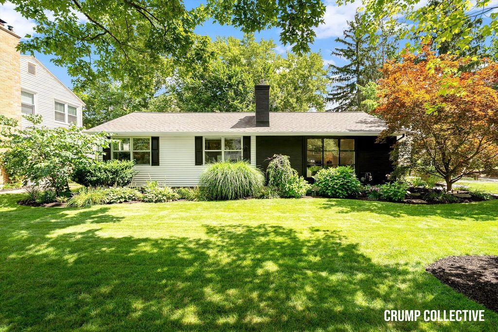 1050 San Jose Drive Se, East Grand Rapids city