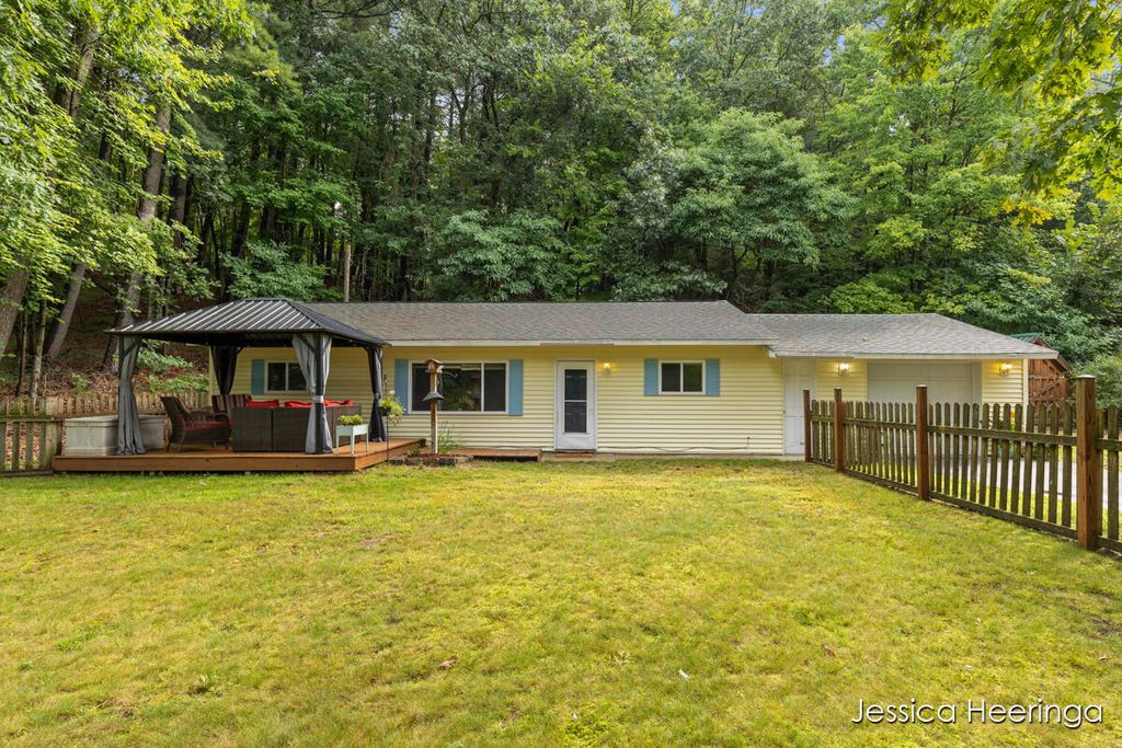 13900 Weeks Drive Ne, Oakfield township
