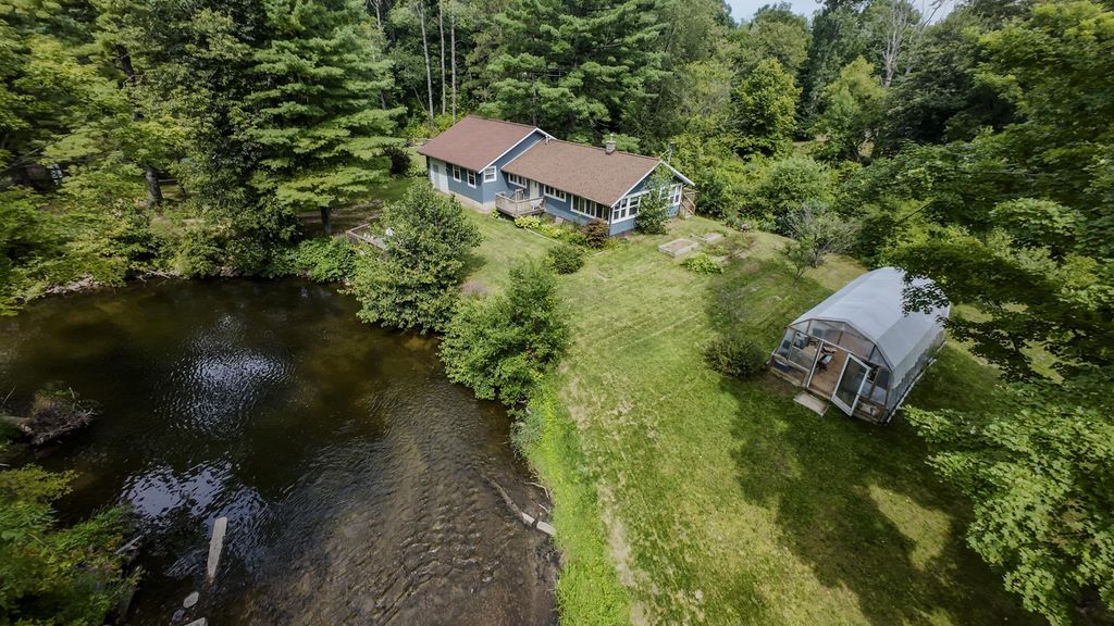 7140 N Amy School Road, Reynolds township