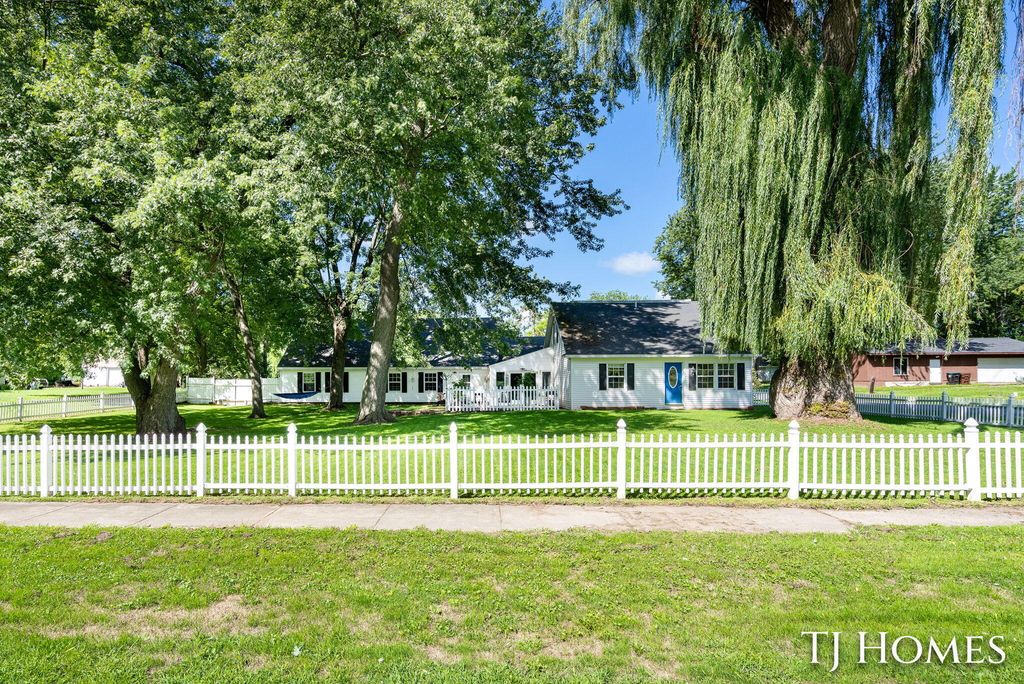 281 N Main Street, Casnovia village