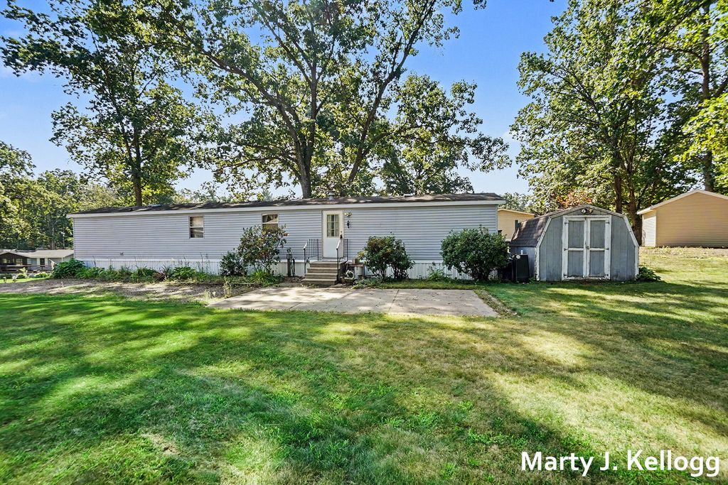2511 S Fawn Avenue, Big Prairie township