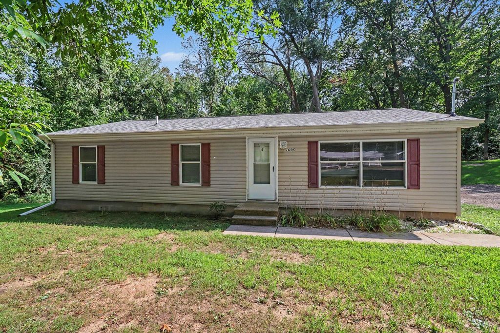 1695 Quaker Avenue, Portage city