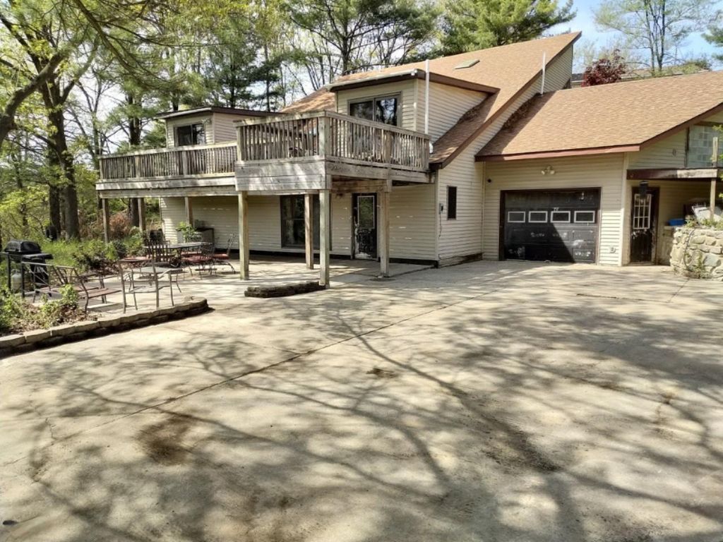 11457 Montcalm Road, Oakfield township
