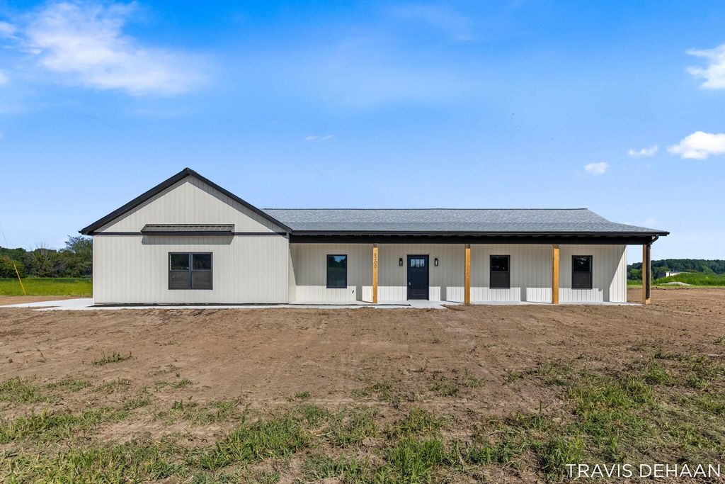 6200 N Woodland Road, Woodland township