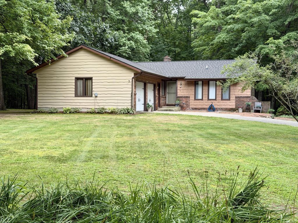 9051 Algoma Avenue Ne, Algoma township
