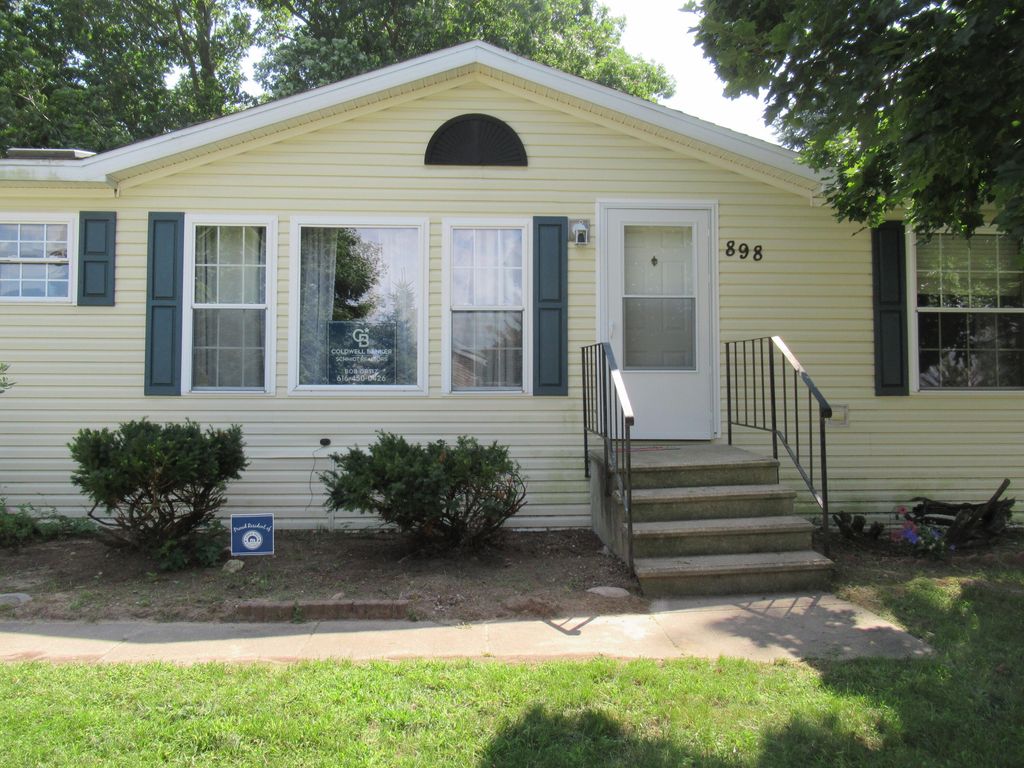 898 Millwood Trail, Thornapple township