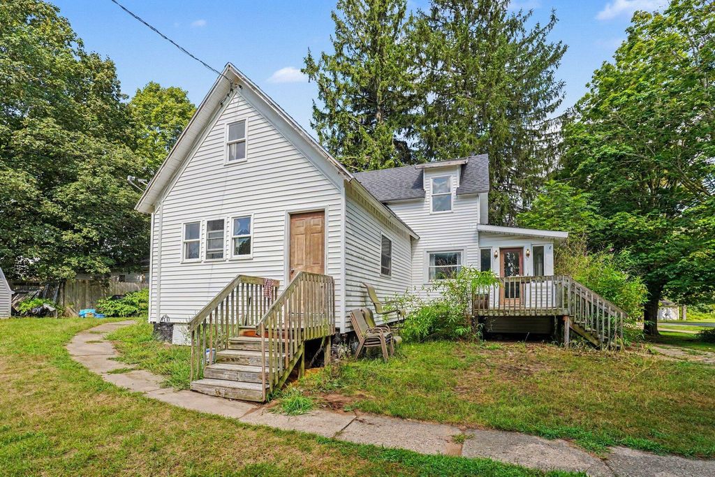 2379 Dumont Lake Road, Allegan township