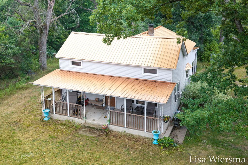 4393 E 8th Street, Everett township