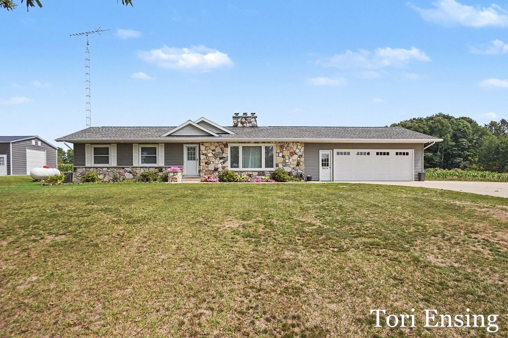 2624 100th Avenue, Hinton township