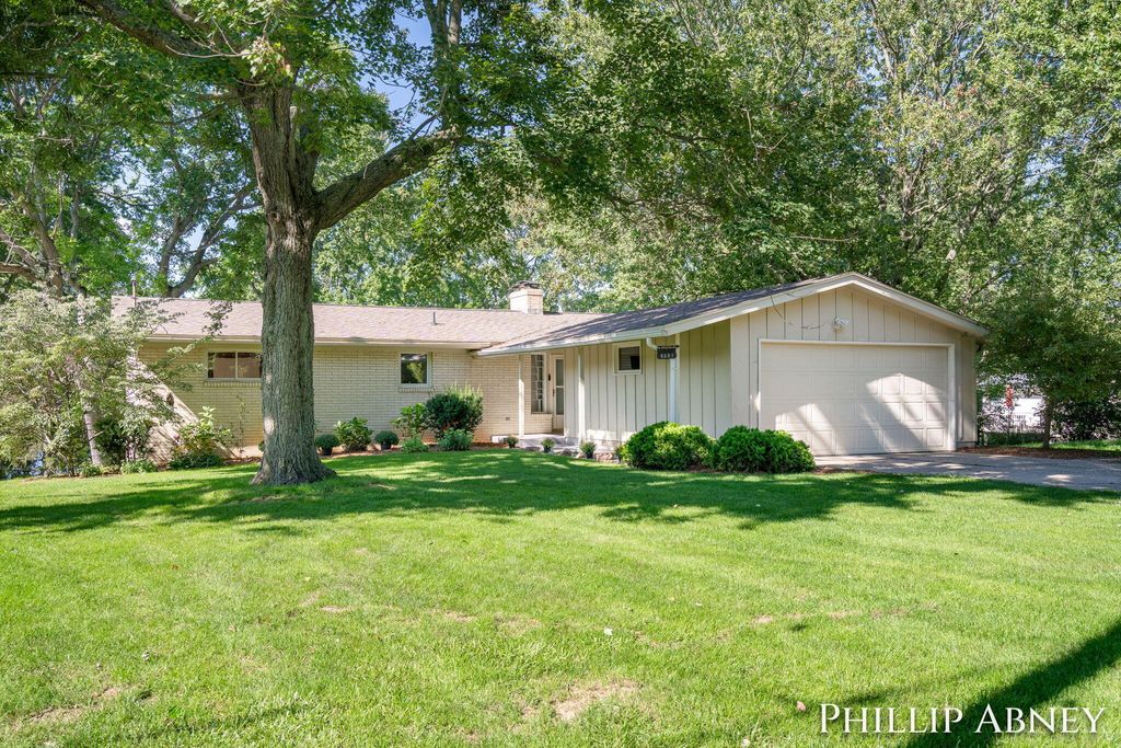 8391 Cowan Lake Drive Ne, Grattan township