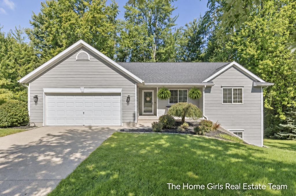 10333 Meadowgate Drive Ne, Algoma township