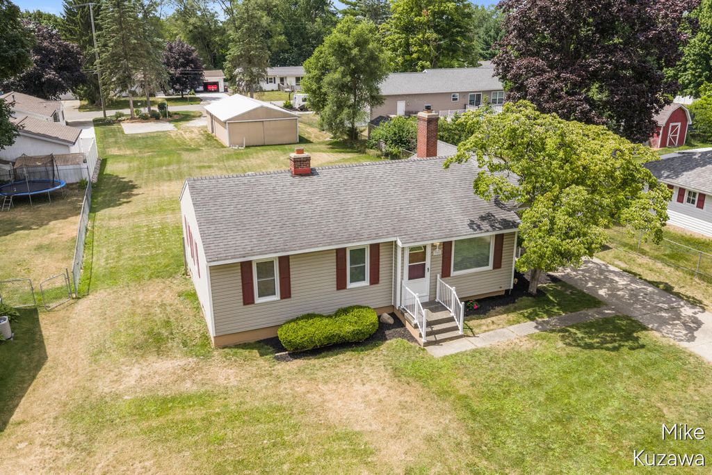 3901 Suburban Shores Drive Ne, Plainfield charter township