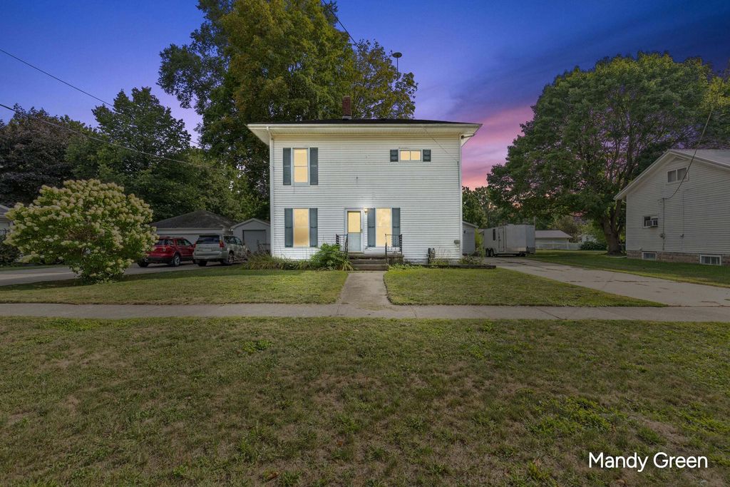 113 W Maple Street, Unknown City