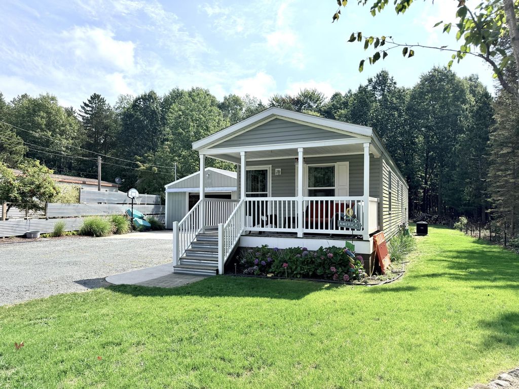 1878 N White Birch Drive, Golden township