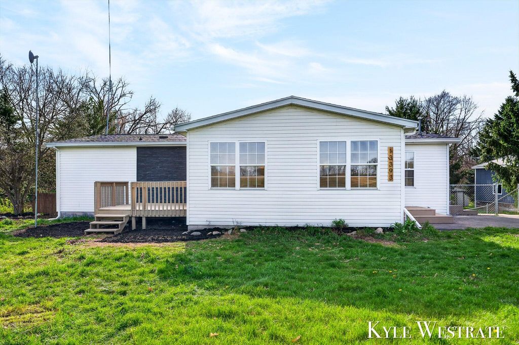 13393 Cypress Avenue, Ensley township