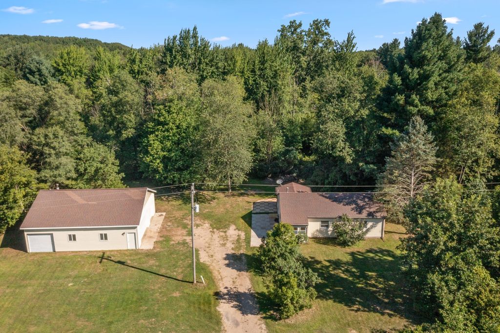 4495 Egner Street Ne, Solon township