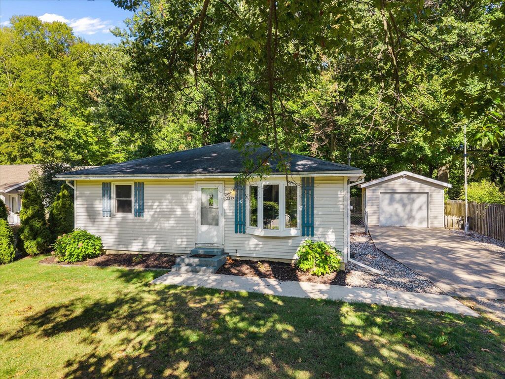 2217 W Lakewood Boulevard, Park township