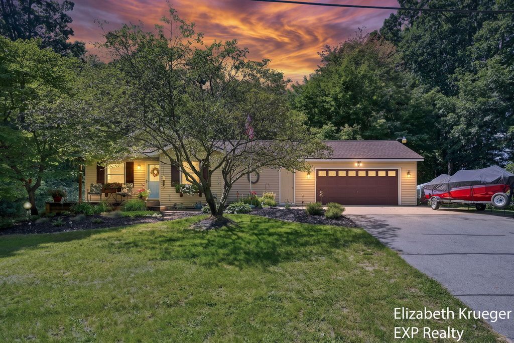12389 112th Avenue, Robinson township