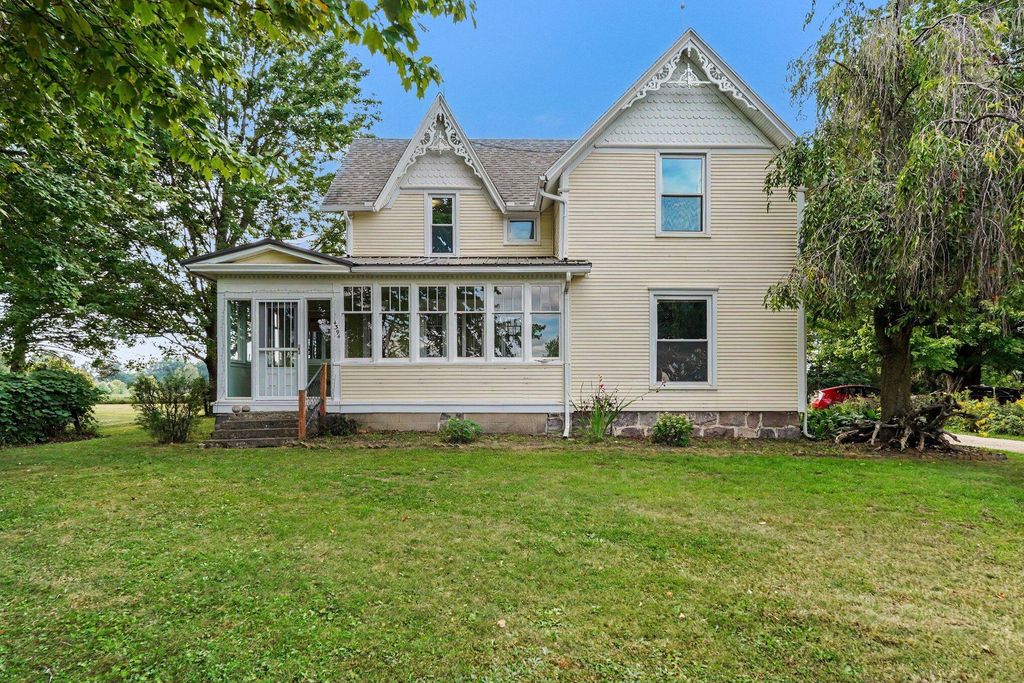 4394 S Lake Road, Montcalm township