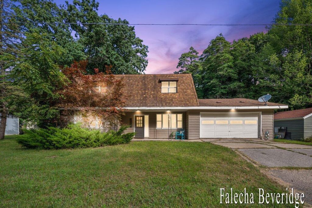 6989 Hiawatha Drive, Coloma charter township
