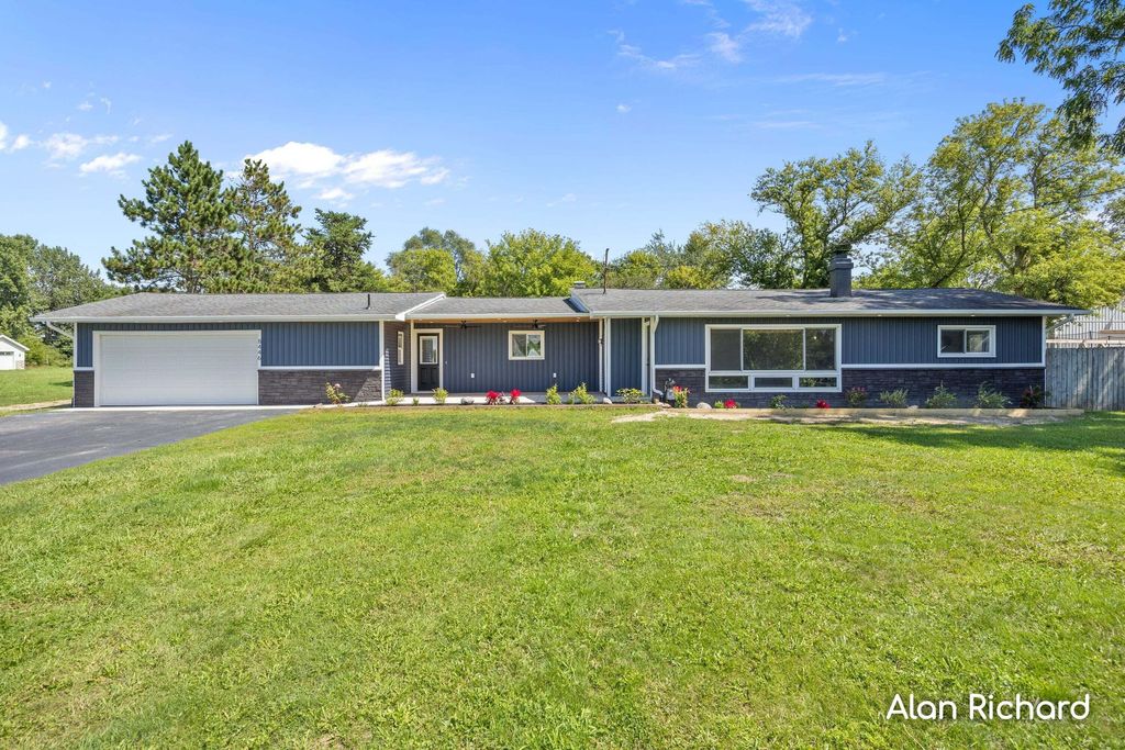8446 Vinton Avenue Nw, Sparta township