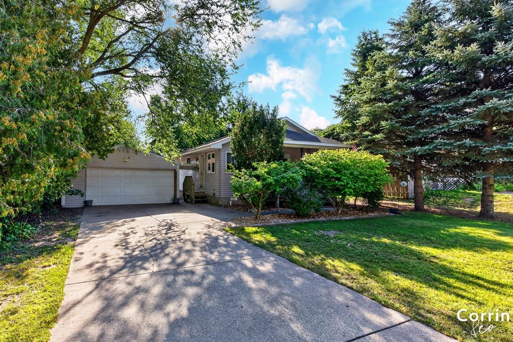 110 S Apple Street, Hart city