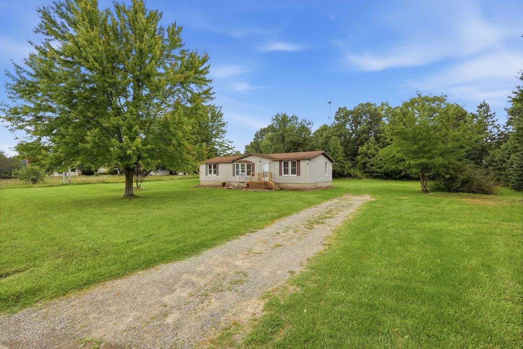 9949 10 Mile Road Ne, Oakfield township