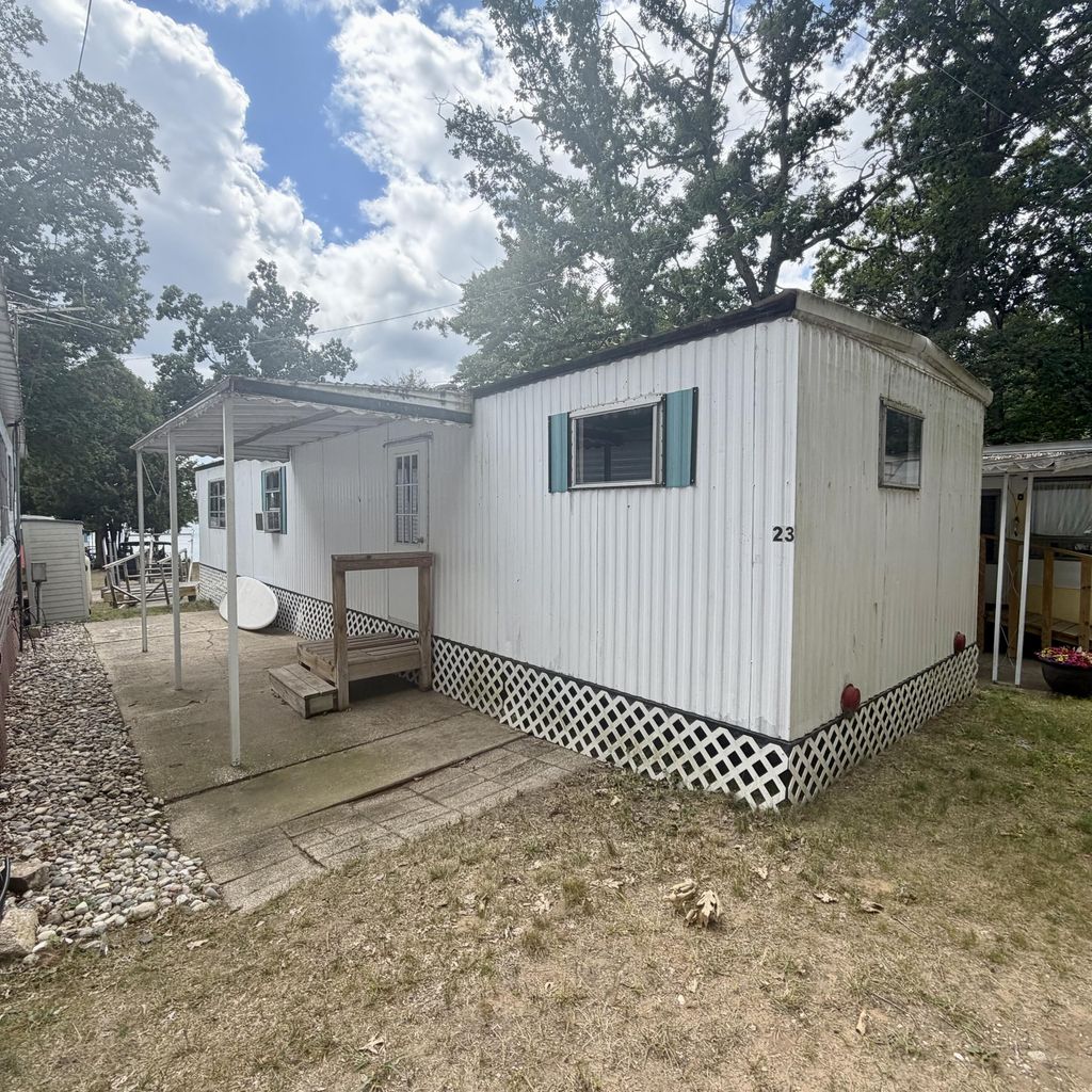 3286 Wolf Lake Drive Unit: 23, Peacock township