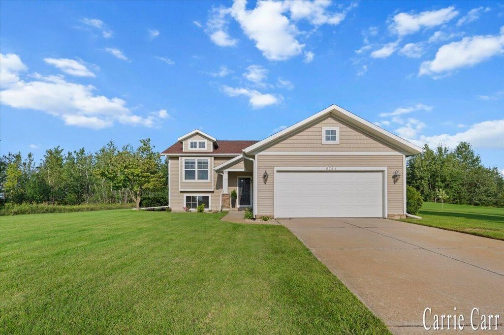 9764 Hessler Xing, Courtland township