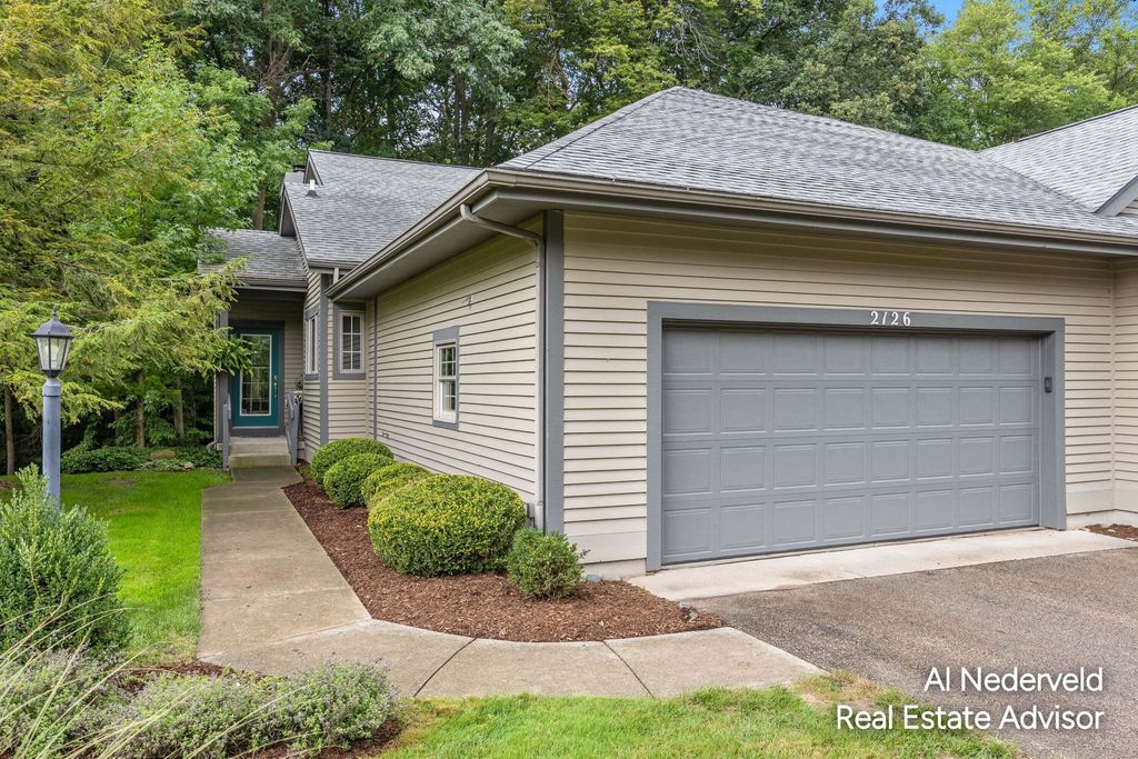 2126 S Cross Creek Drive Se, Grand Rapids