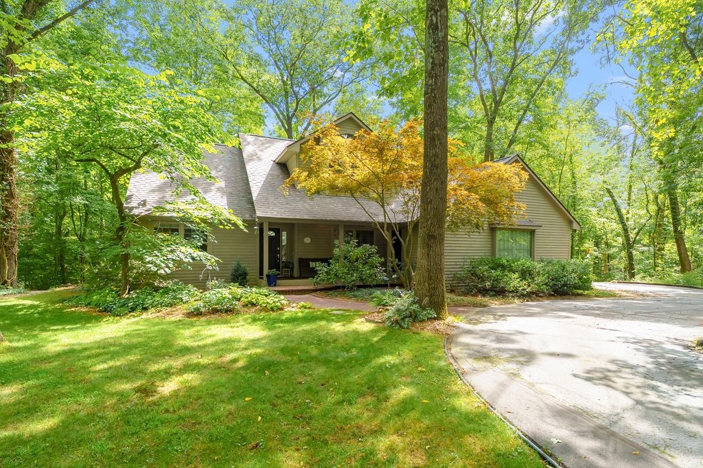 8575 S 2nd Street, Texas charter township