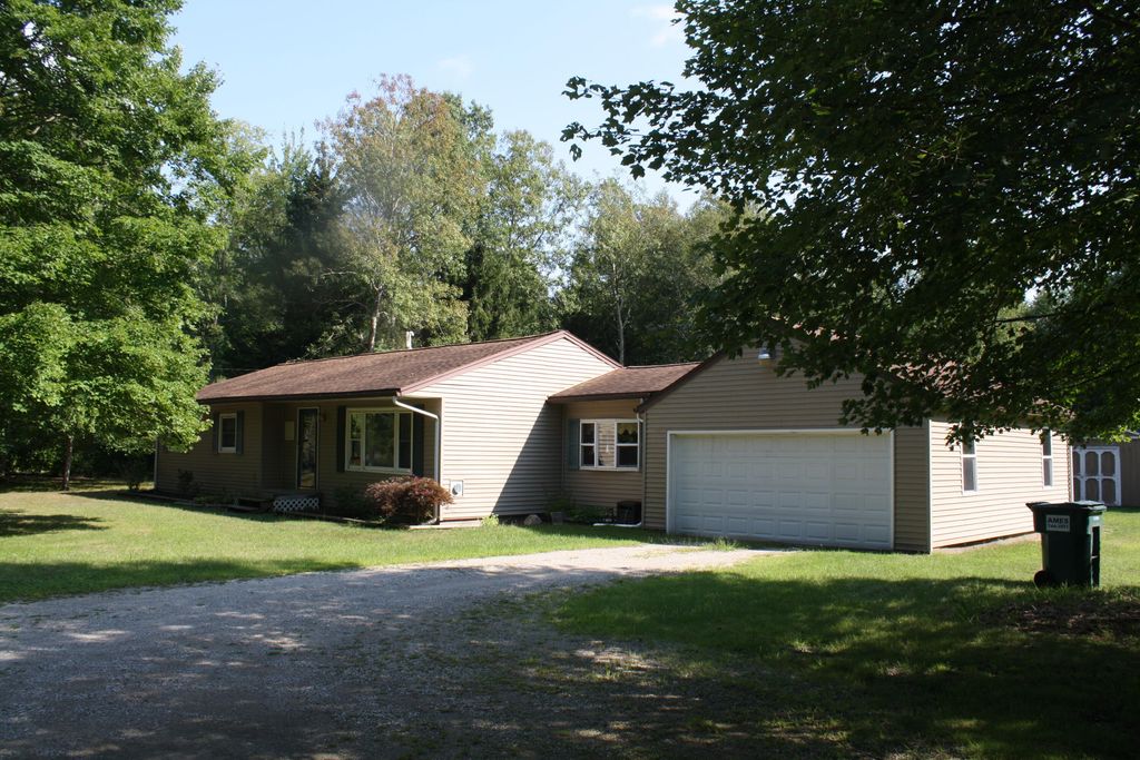 1807 W River Road, Laketon township