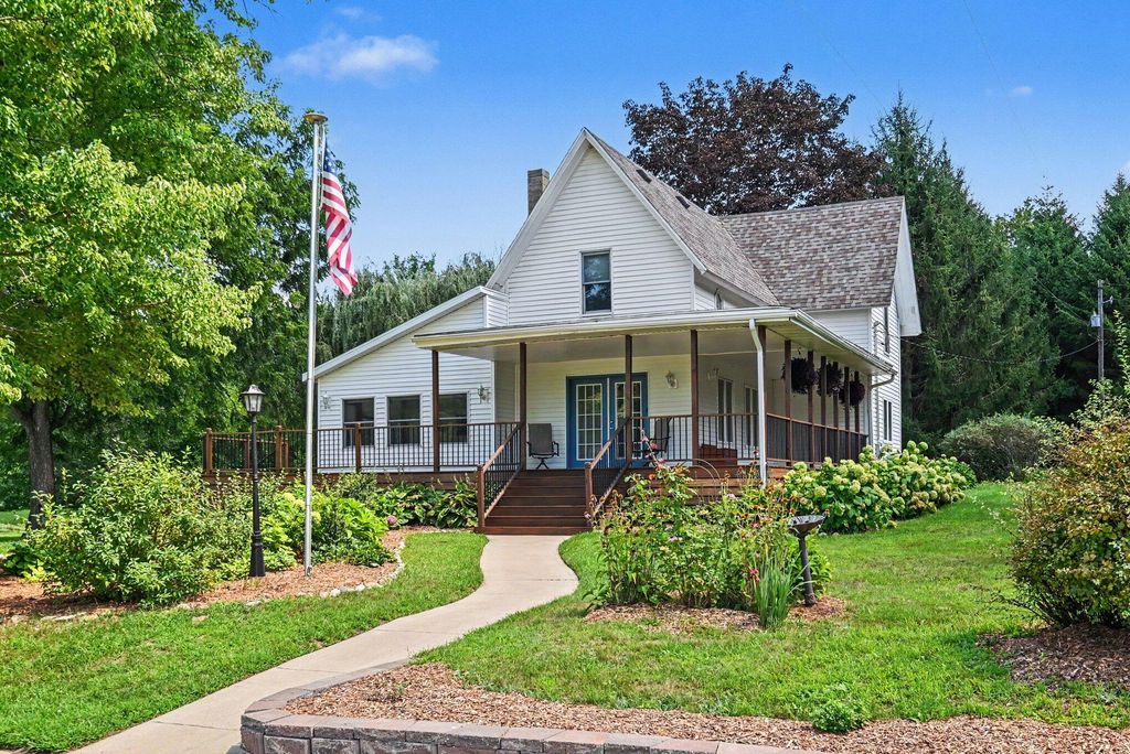 45054 County Road 380, Bloomingdale township