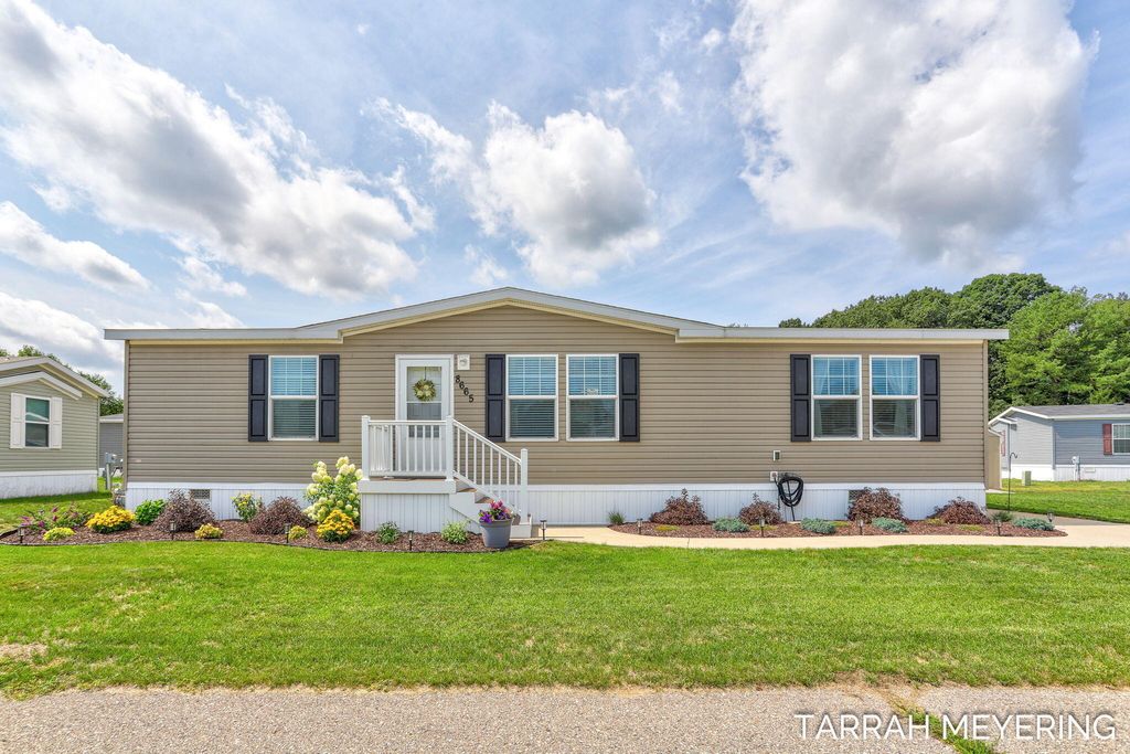 8665 Sand Wedge Trail Unit: 781, Olive township