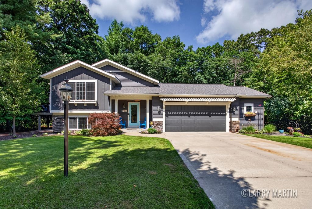 3427 Dana Drive, Heath township