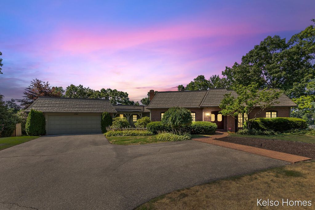 2452 Holtman Drive Ne, Plainfield charter township
