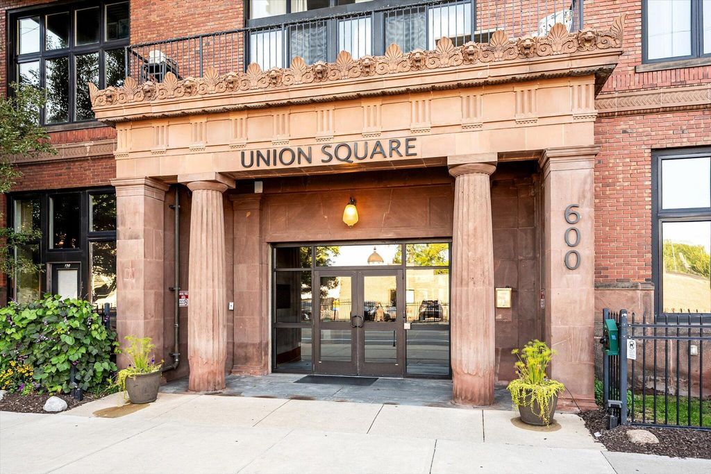 600 Broadway Avenue Nw Unit: 224, Grand Rapids