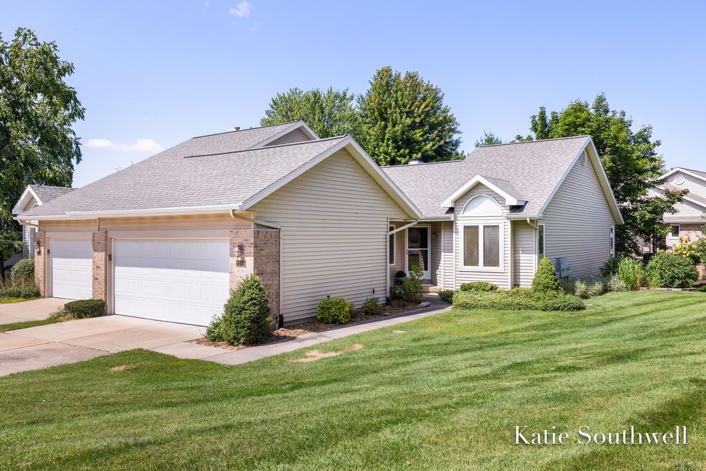 2116 Shetland Drive Ne, Grand Rapids