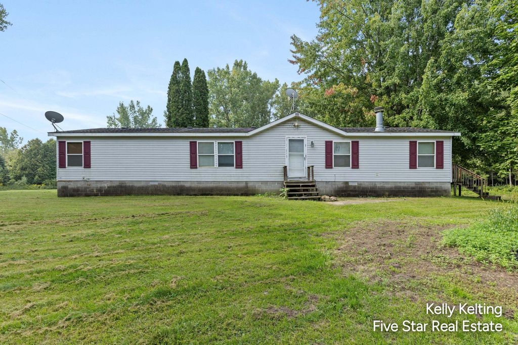 11300 Cedar Lake Road, Bushnell township