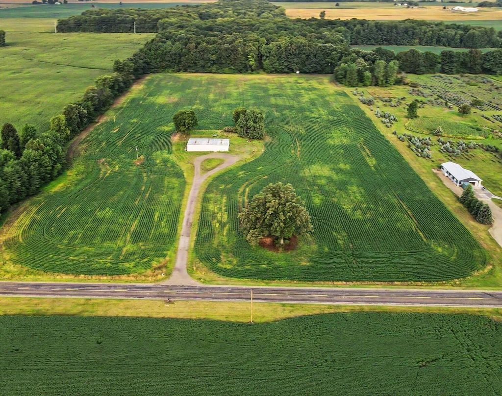 11581 Mulliken Road, Roxand township