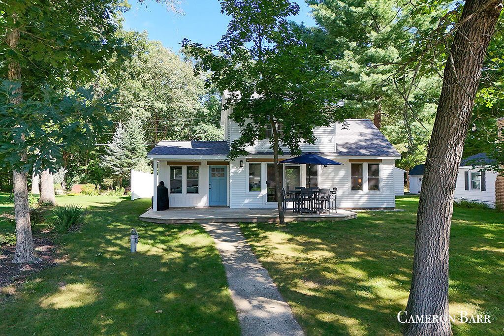 1514 E Cove Point Drive, Brooks township