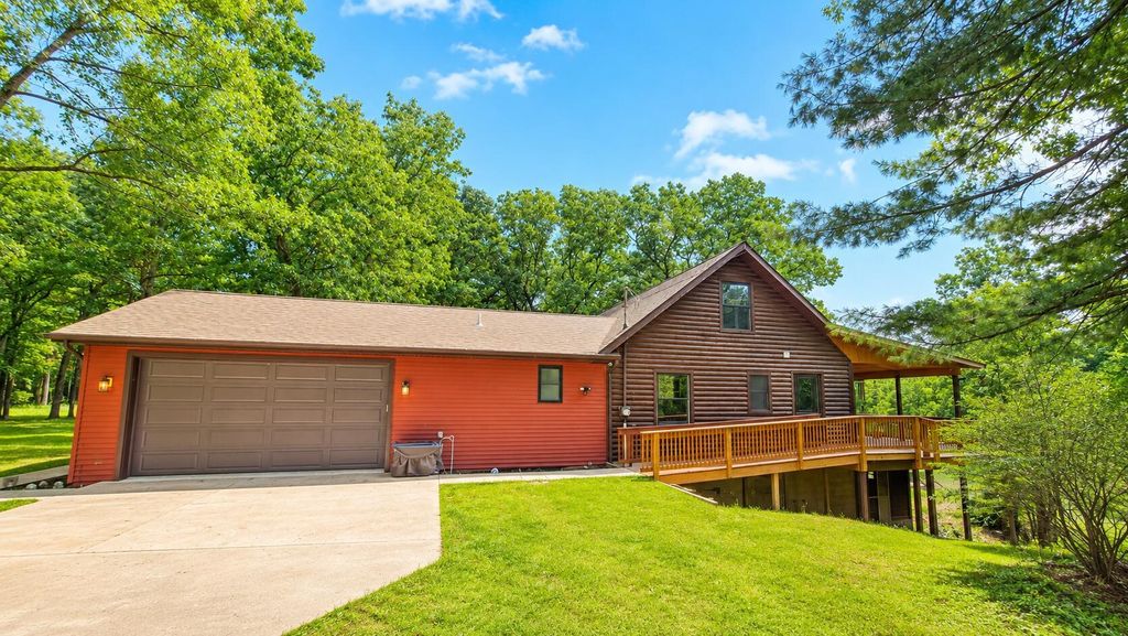 7616 Automobile Road, Blue Lake township