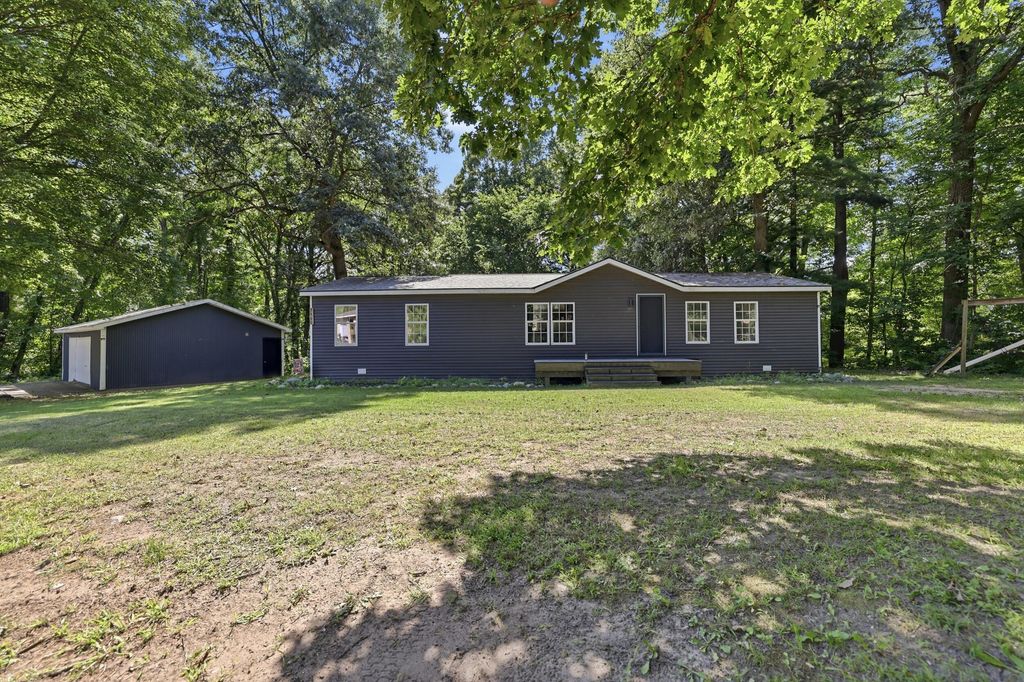 7460 Pine Ridge Drive Ne, Grattan township