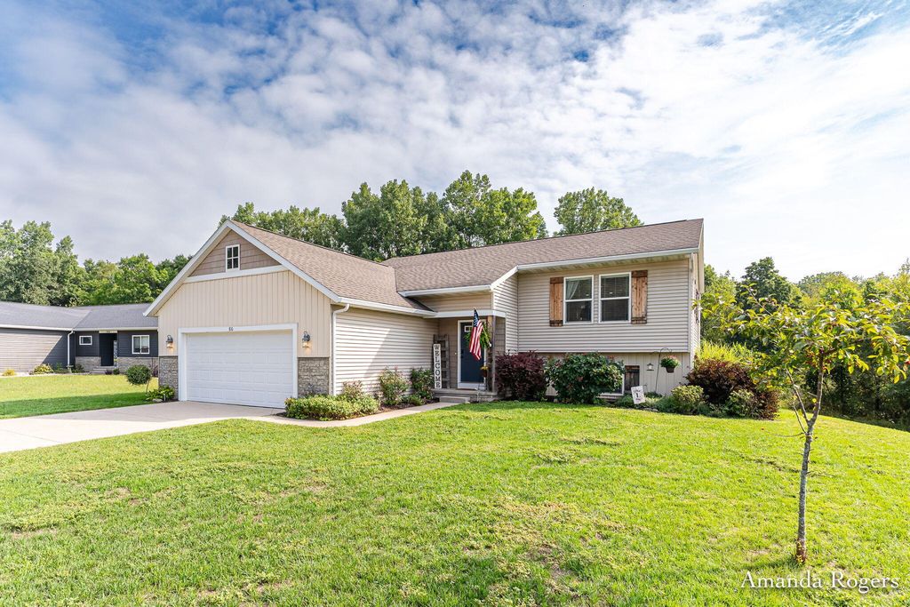 810 School Bell Court, Belding city
