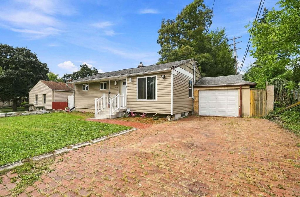 3814 Cherokee Avenue, Flint