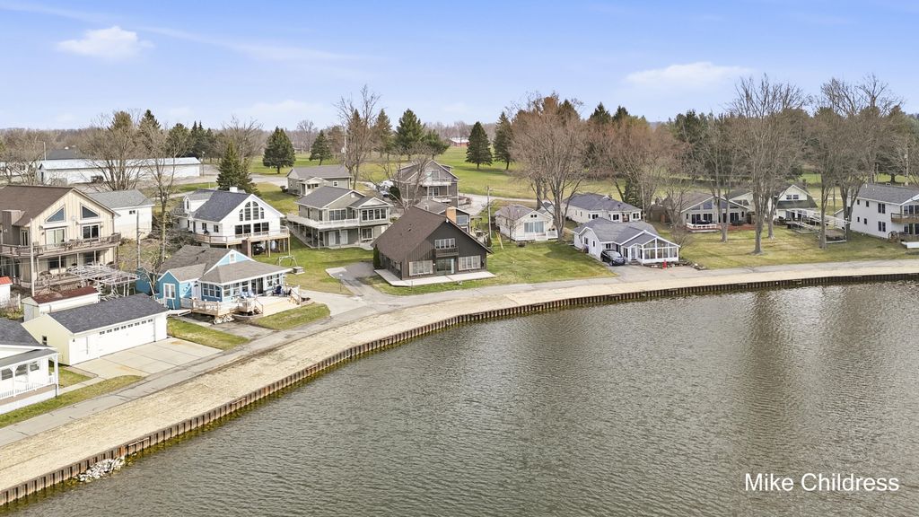 6390 Lakeshore Drive, Boston township