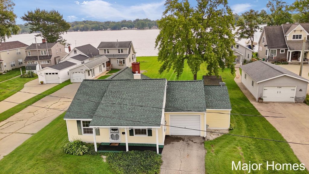 734 Lakeview Drive, Lake Odessa village