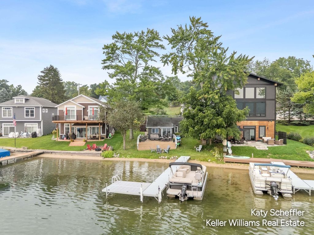 11678 Maywood Drive Ne, Algoma township